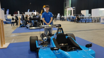 Santi Ramudo estudia mecánica en Lugo