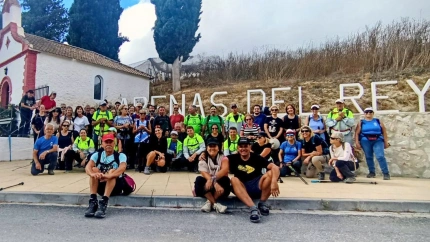 Foto de familla de los senderistas que participaron en la ruta por Los Bermejales