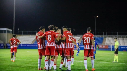 Los jugadores de la UD Almería celebran el gol de Perovic