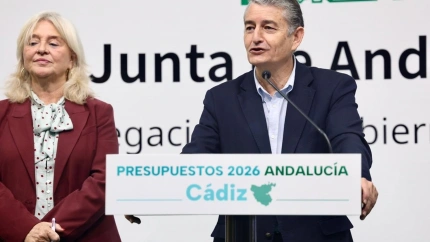 29/10/2025 El consejero de Sanidad, Presidencia y Emergencias, Antonio Sanz, en la presentación de los presupuestos de Andalucía para la provincia de Cádiz, junto a la delegada de la Junta en la provincia, Mercedes Colombo.POLITICA NACHO FRADE/EUROPA PRESS