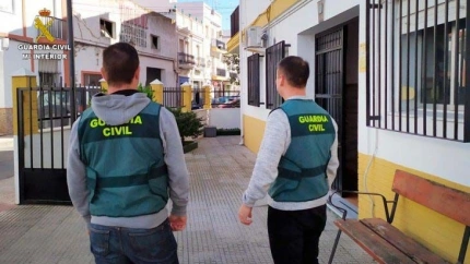(Foto de ARCHIVO)Agentes de la Guardia Civil en Isla Cristina (Huelva).REMITIDA / HANDOUT por GUARDIA CIVIL.Fotografía remitida a medios de comunicación exclusivamente para ilustrar la noticia a la que hace referencia la imagen, y citando la procedencia de la imagen en la firma11/6/2021