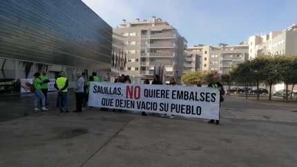 Los afectados se han concentrado a las puertas del Palacio de Congresos