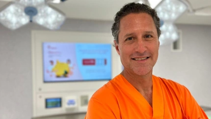 Juan Pablo Alarcón es el responsable de la Unidad de Cirugía de Mama del Ribera Juan Cardona