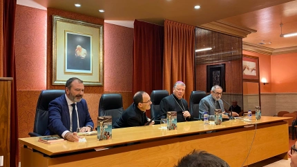 Monseñor Martínez Camino presenta su libro sobre Jesús de Nazaret