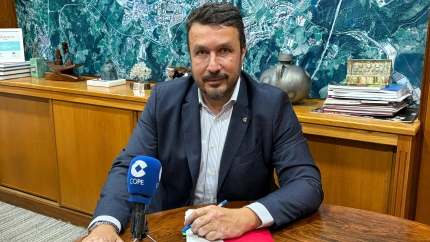 Daniel González, presidente de la Cámara de Comercio de Avilés, durante una entrevista en COPE