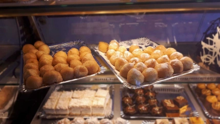 Los buñuelos y los huesos de santo llena los escaparates de las pastelerías y confiterías sorianas en Todos los Santos