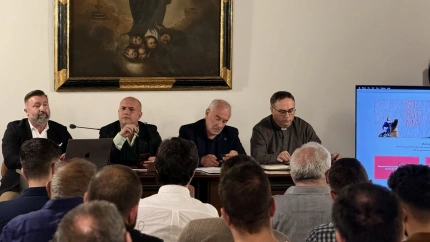 Reunión de representantes de la cofradías con la empresa Artisplendore que ha realizado el proyecto de Kerigma
