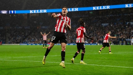 Robert Navarro celebra el 2-2 del Athletic contra la Real Sociedad