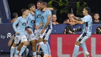 Los jugadores del Celta celebran el gol de Miguel Román ante el Levante