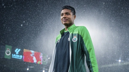 Jeremy bajo la lluvia chándal