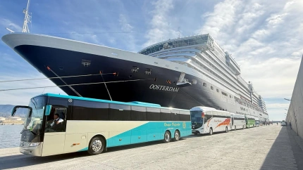 Motril recibe al Oosterdam, el crucero de lujo que consolida al puerto granadino como destino "premium"