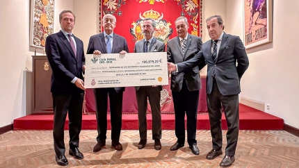 Acto de entrega de los beneficios del festival taurino a las hermandades de San Bernardo y El Amor