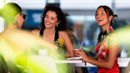 Rebecca Donaldson y Alexandra Saint Mleux, novias de Carlos Sainz y Charles Leclerc durante el Gran Premio de Singapur de Fórmula 1
