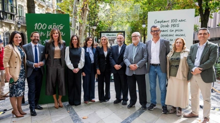 Cervezas Alhambra abre exposición al aire libre en el día de su centenario