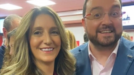 Claudia Montes junto a Adrián Barbón