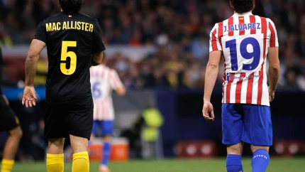 Kevin Mac Allister junto a Julián Álvarez durante el Atlético - Union Saint-Gilloise