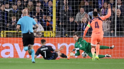 El Brujas marca el 1-0 ante el Barcelona