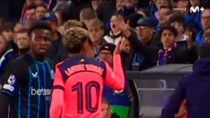 Lamine Yamal lanzó unos besos a la afición del Brujas después de que se anulara el cuarto gol belga