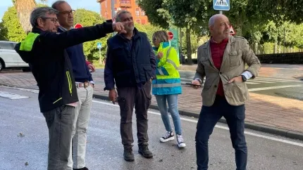 El alcalde en la calle Túnez donde este miércoles se produjeron importantes inundaciones