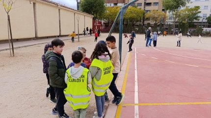 Patrulleros del Carlos V, en el recreo de este jueves.