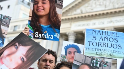 Familias rotas claman en el Congreso contra el acoso escolar: "Que Sandra sea la última"