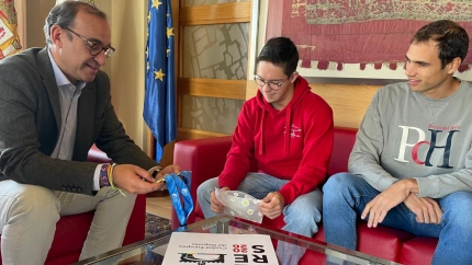 El alcalde propone al nadador Guillermo Gracia ser embajador de la capitalidad europea del deporte en 2026