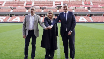 Francisco Rodríguez, presidente de la Diputación, Marifrán Carazo, alcaldesa de Granada, y Alfredo García, director general de Granada CF