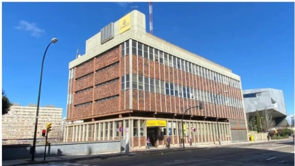 Edificio de Correos en Zaragoza como ejemplo del brutalismo