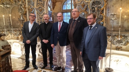 Autoridades asistentes a la presentación de Granada Sacar-Camarines y espacios devocionales singulares en el Camarín del Rosario