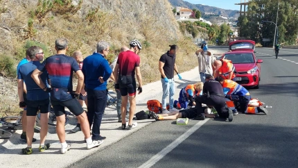 Muere un ciclista extranjero tras sufrir un infarto en plena carretera de Almuñécar
