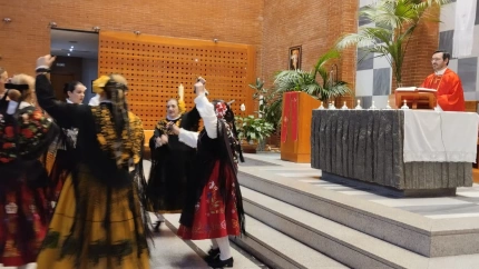 La Antigua rinde homenaje a sus 'bibliotecas andantes': los vecinos de más de 85 años