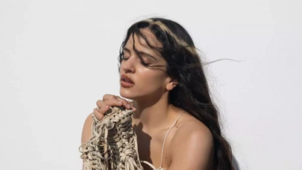 Rosalía, en una imagen promocional de su nuevo disco, 'Lux'