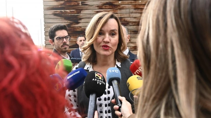 La ministra de Educación, Formación Profesional y Deportes, Pilar Alegría, ofrece declaraciones a los medios a su llegada a la entrega de los Premios Josep Mestre, a 7 de noviembre de 2025, en Zaragoza, Aragón (España). - Ramón Comet - Europa Press