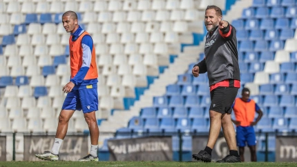 Javi Motos, entrenador de la UD Melilla en una sesión de trabajo en el Álvarez Claro