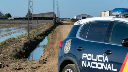 Un policía nacional en estado crítico tras sufrir un disparo de un hombre atrincherado en una nave de Isla Mayor (Sevilla)