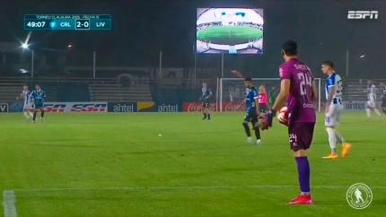 Gino Santilli marcó desde su propia portería un gol para el Cerro Largo.