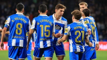 Los futbolistas del Deportivo celebrando un gol