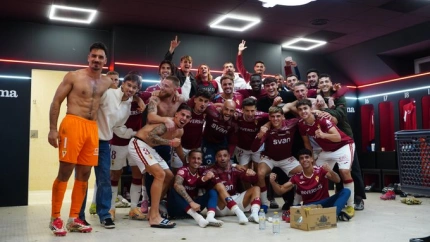 La plantilla del Real Murcia festeja la remontada