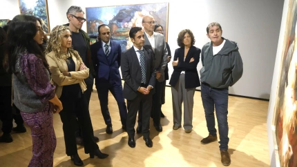 Suso Basterrechea, a la derecha, es el comisario de la muestra en el Torrente Ballester