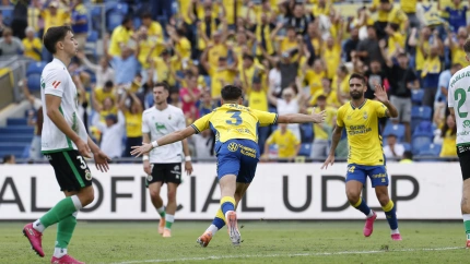 Mika Marmol marcó dos goles antes del descanso que dieron la victoria a su equipo.