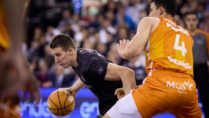 Pradilla trata de detener a Bozic