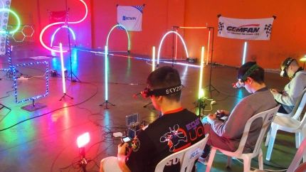 Pilots de minidrons a la Mollerussa Lan Party