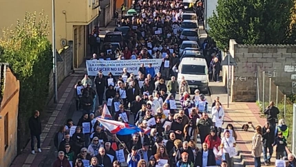 Bembibre (León) clama en defensa de la sanidad pública con una masiva manifestación