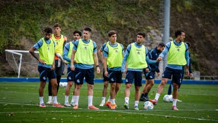 Futbolistas de la Real Sociedad durante una sesión de trabajo en Zubieta.