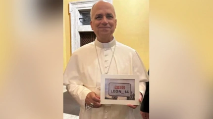 Papa León XIV con la señal de la N-630