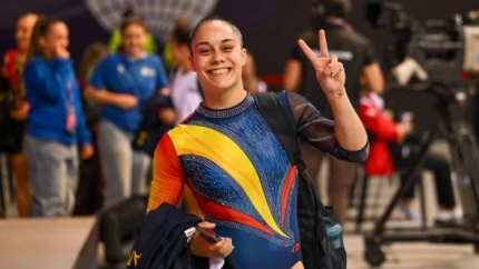 Melania Rodríguez celebra uno de sus saltos en Pamplona