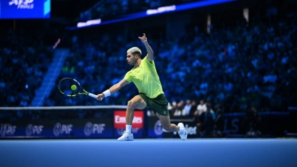 Carlos Alcaraz recurre a la épica para remontar ante Fritz