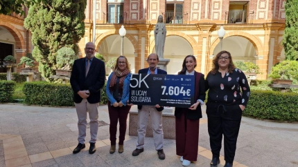 UCAM dona a Afacmur la recaudación de su carrera 5K