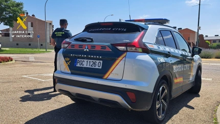 Coche de la Guardia Civil en Villamuriel de Cerrato