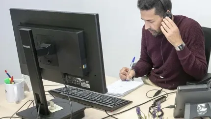 Alicante lanza un teléfono único para resolver tus gestiones sociales sin moverte de casa